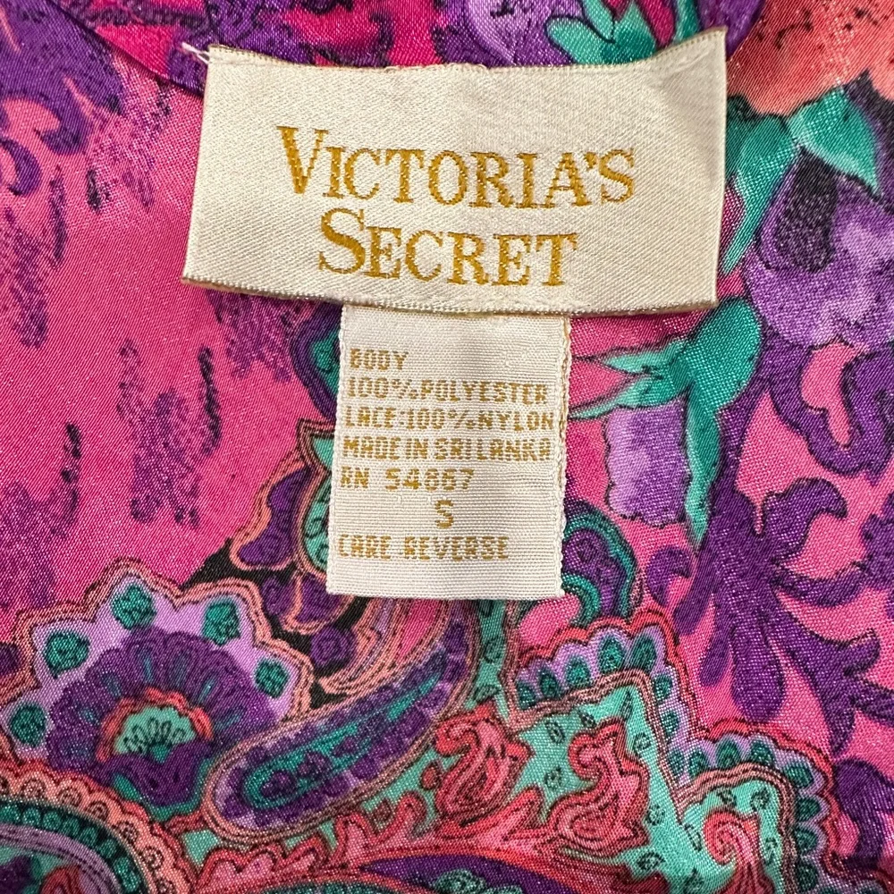 Vintage Gold Label Victoria’s Secret Flower, Paisley and Lace Chemise - Picture 6 of 6